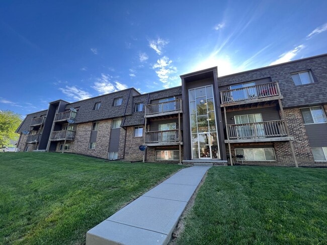 121st and Dodge Expressway - freshly remod... - 121st and Dodge Expressway - freshly remod... Apartment