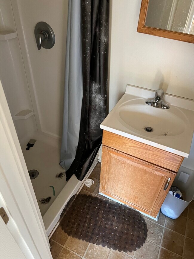 Photo - 127 College Pl - Utilities Included