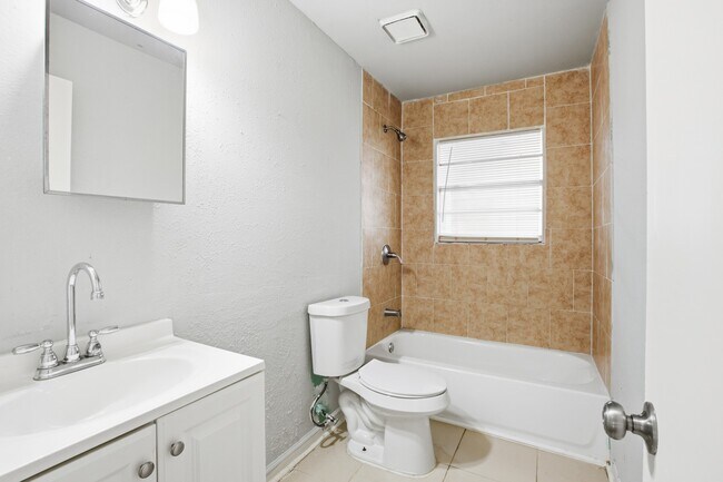 Photo - 5326 Doulton Dr
