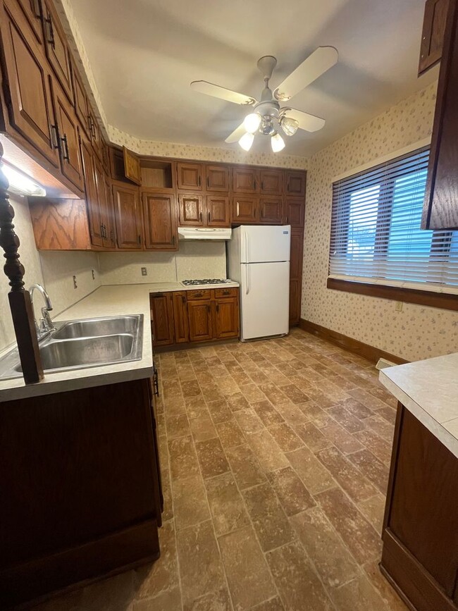 Photo - 5 bedroom 2 bath House