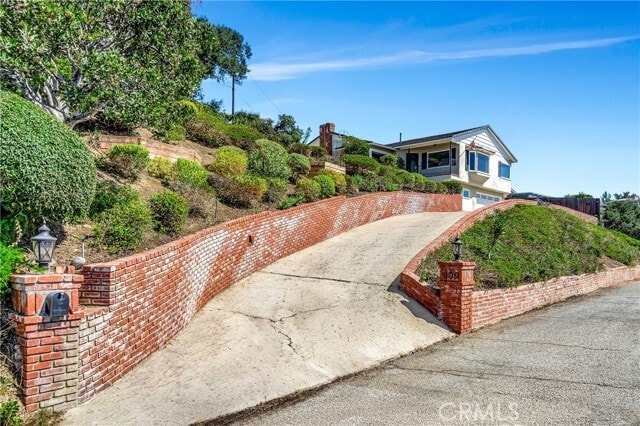 Photo - 909 Cavanagh Rd