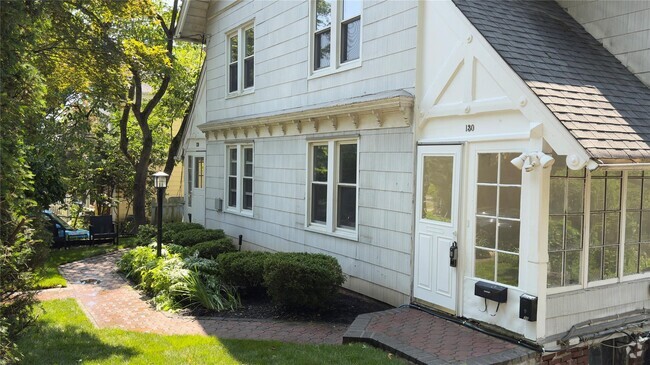 Building Photo - 130 Rockland Ave Rental