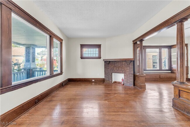 Photo - 1909 W 73rd St Unidad 1/DN