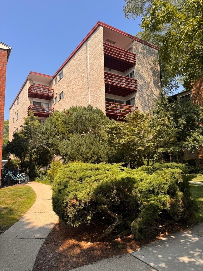Building Photo - 2150 Sherman Ave Unit 4C Rental