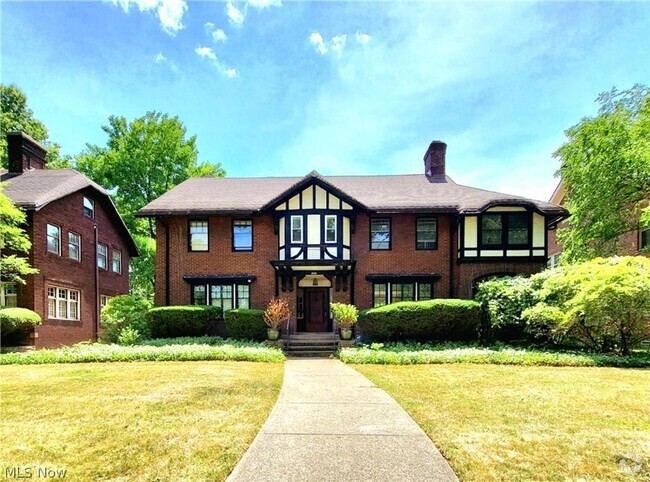 Building Photo - 6 BEDROOM IN CLEVELAND HEIGHTS FOR RENT - ... Rental