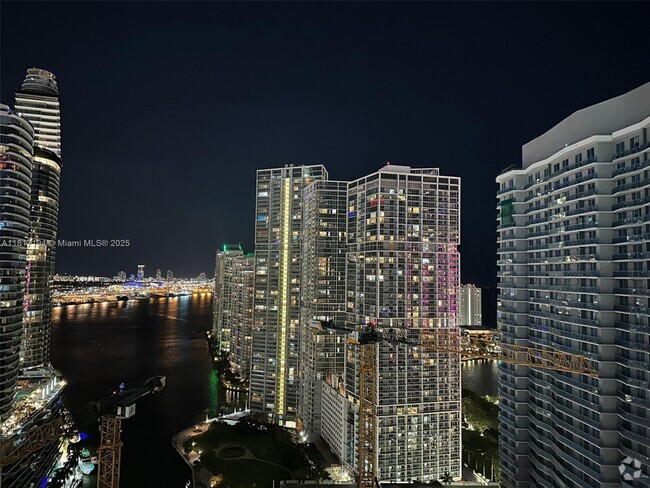 Building Photo - 31 SE 5th St Unit 3916 Rental