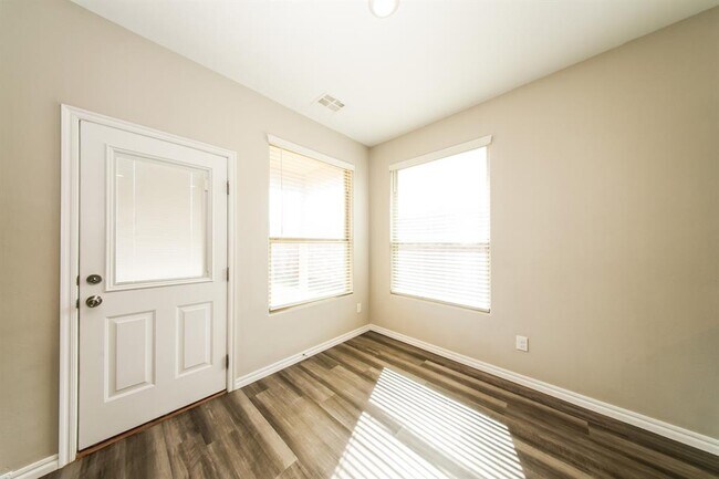 Photo - 2516 Colby Ct