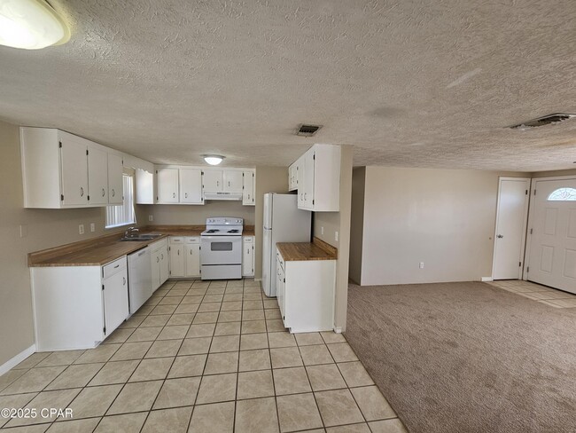 Photo - 6217 Lance St