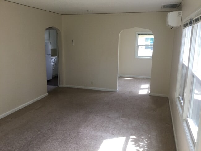 Photo - 212 S Center St