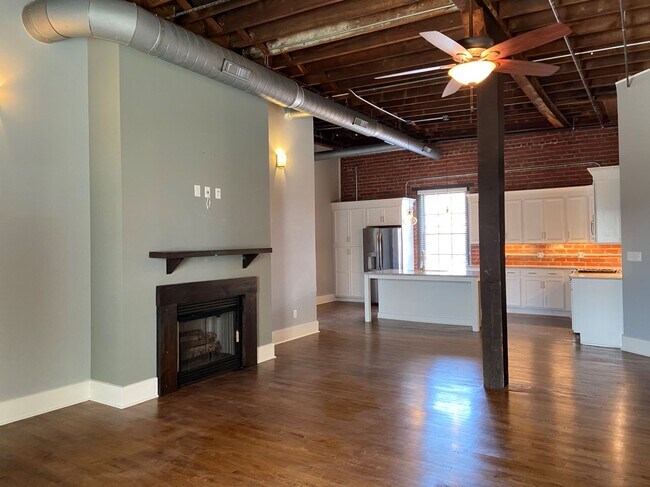 1200 Commerce St Unit 2