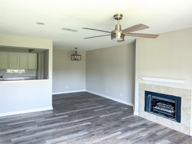 Building Photo - 2501 Gulf Fwy Unit 12A Rental