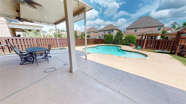 Photo - 415 Melison Dr