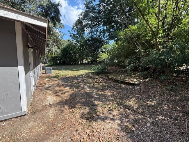 Photo - ** 3 bed 1 bath located in Forest Hills **...