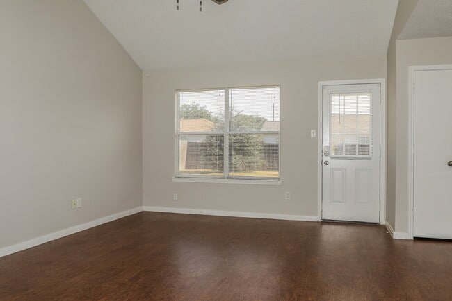 Photo - 16213 N View Ct