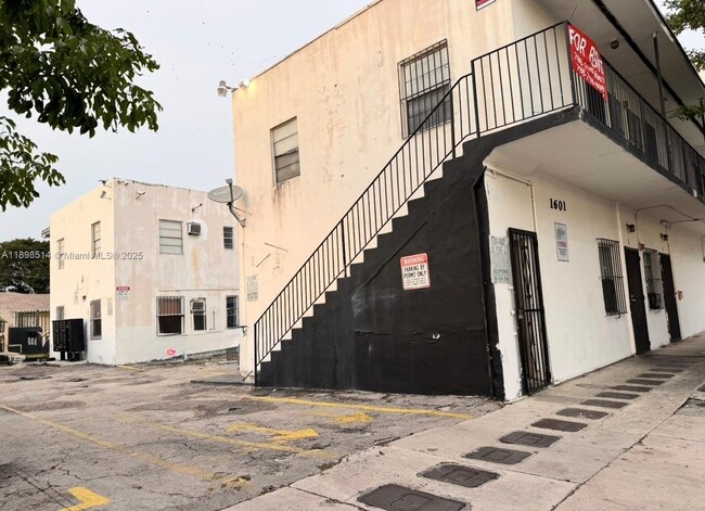 Building Photo - 1601 NW 62nd St Unit 19