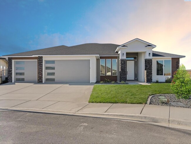 Stunning 4 Bed, 3 Bath Home with Breathtak... - Stunning 4 Bed, 3 Bath Home with Breathtak...