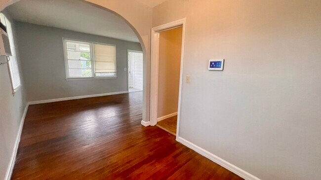 Photo - 1725 Seminary St