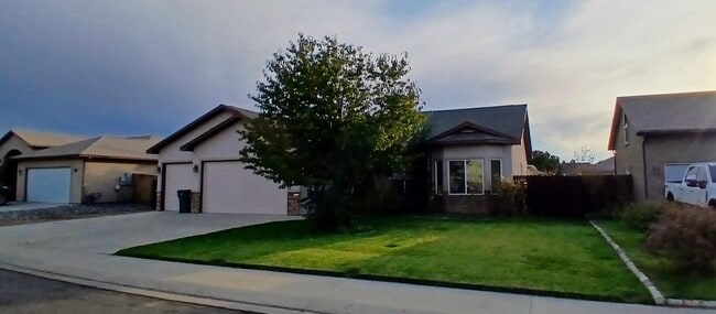 Photo - 450 Juniper St