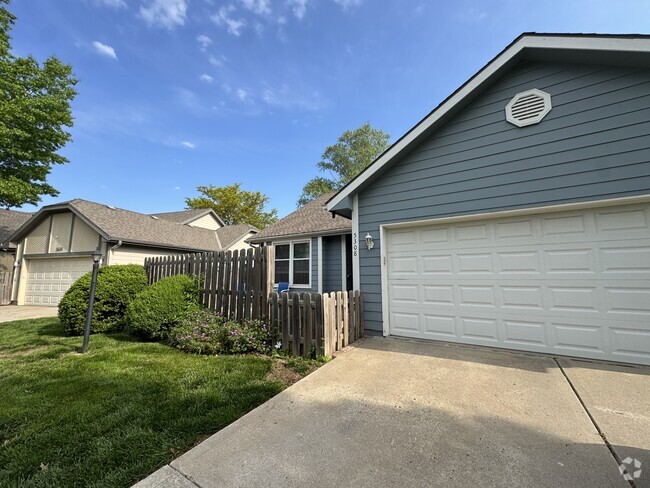 Building Photo - 5308 NW 85th St Rental