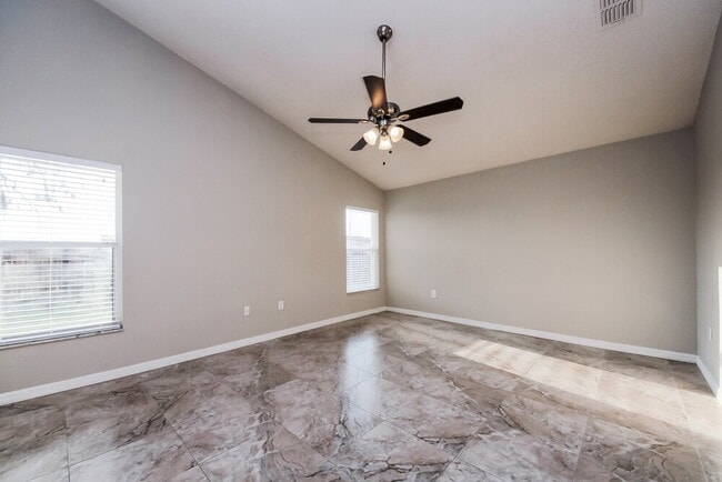 Photo - 458 Tamarind Parke Ln