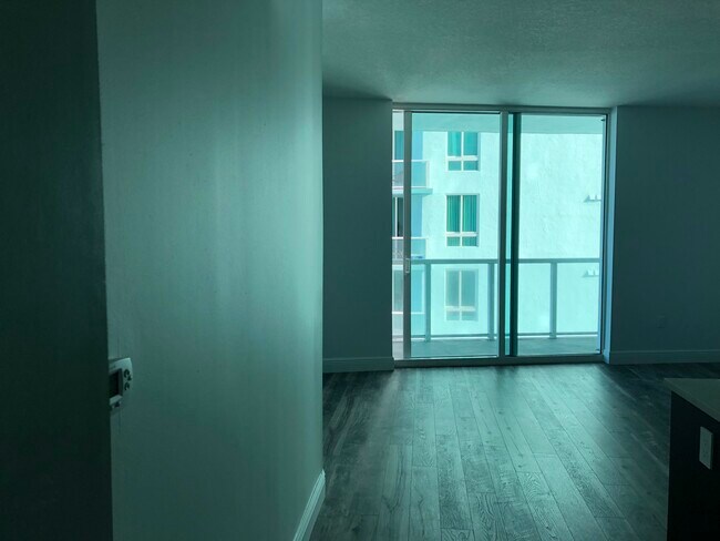 Building Photo - 1900 N Bayshore Dr Unit 3117 Rental