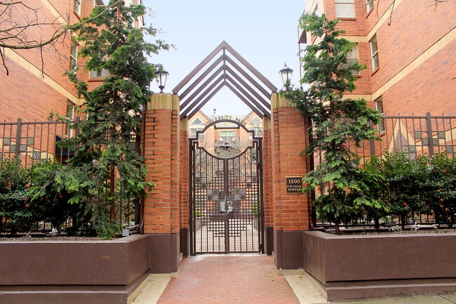Building Photo - 1500 SW Park Ave