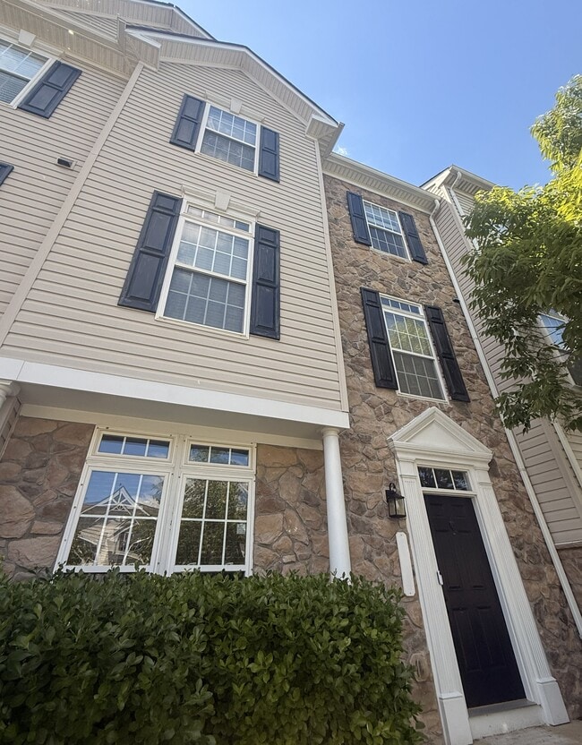 Building Photo - 1744 Theale Way
