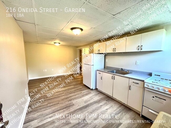 Building Photo - 216 Oneida St Unit Garden