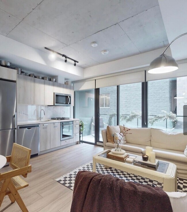 Photo - 458 Richmond St W