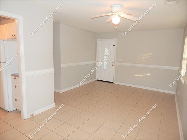 Photo - 704 Mercer St SE