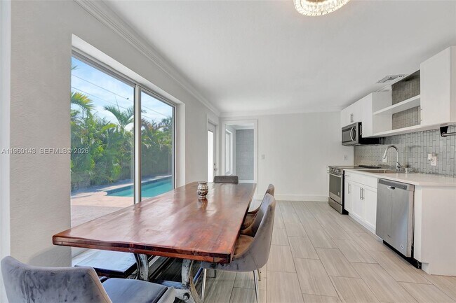 Photo - 701 NE 8th St