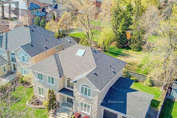 Photo - 136 Prohill St