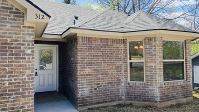 Photo - 312 W Heron St