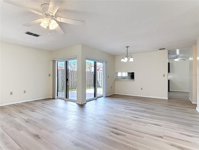 Photo - 467 Hunter Cir