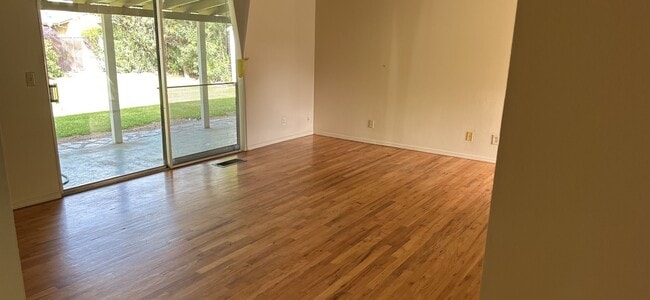 Photo - 1443 N Cherry St