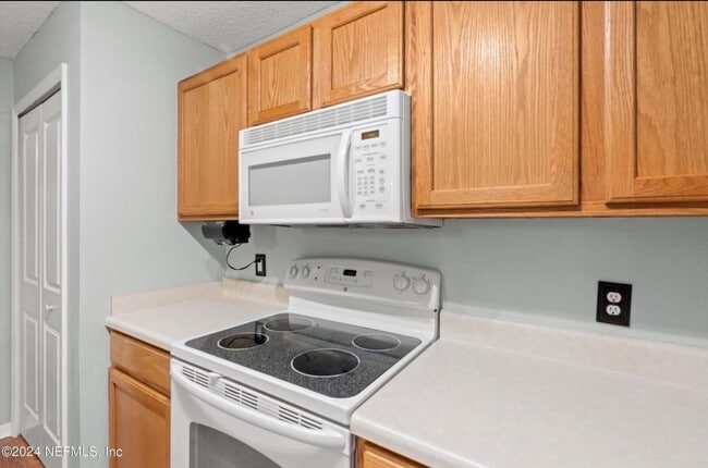 Photo - 11565 Hickory Oak Dr