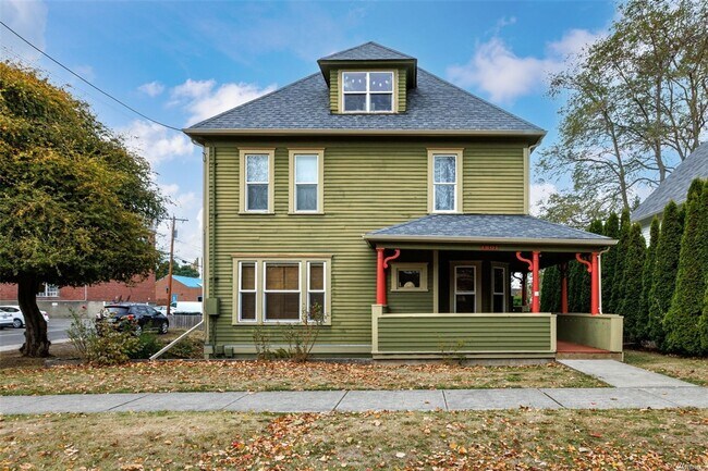 Building Photo - Studio in Unique Victorian House in Lettered Streets Unit #6