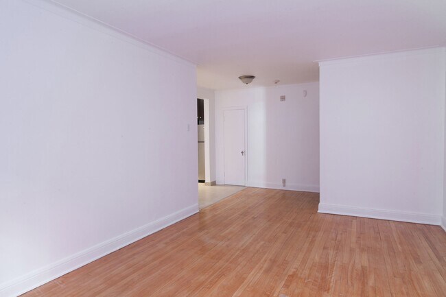Photo - 5556 Snowdon Street Unit 8
