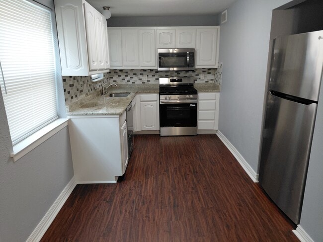 Kitchen with new appliances - 6000 Westridge Ln Unit 801