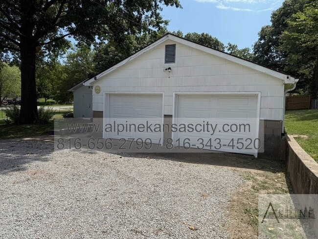 Photo - Spacious Gladstone Ranch!