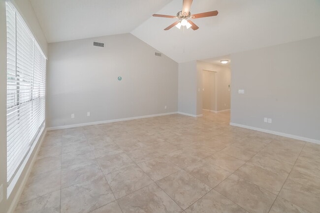 Photo - 10119 W Windsor Blvd