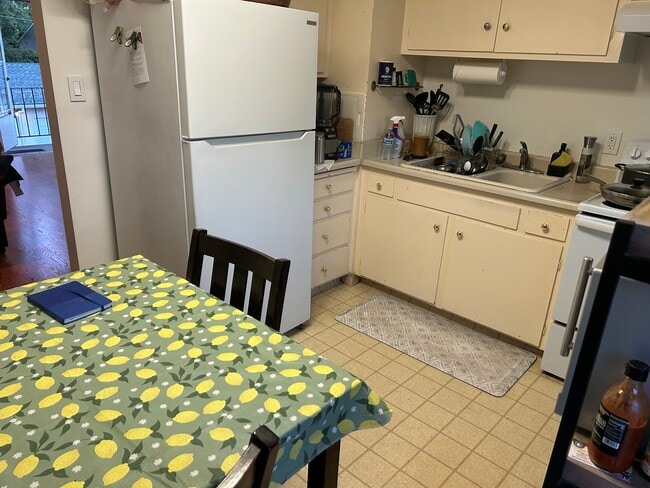 Building Photo - 1220 Detroit Ave Unit 3