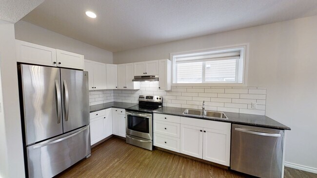 Photo - 11201 B-112098 98 St