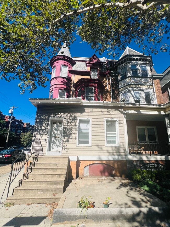 Building Photo - 238 S 44th St Unit 1F Rental
