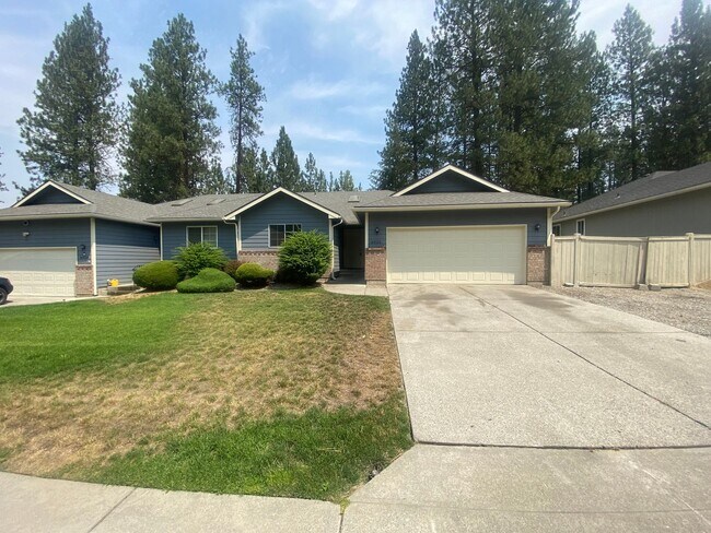 Photo - Charming 3 Bed, 3 Bath Duplex near Riverside State Park!