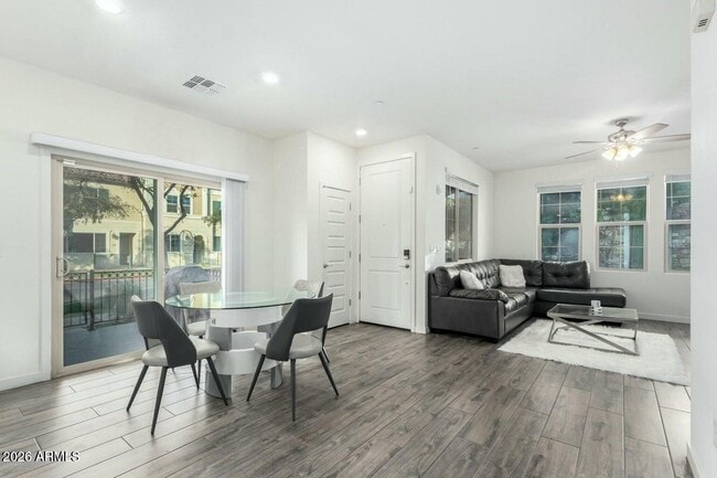 Photo - 1918 E Bridgeport Pkwy