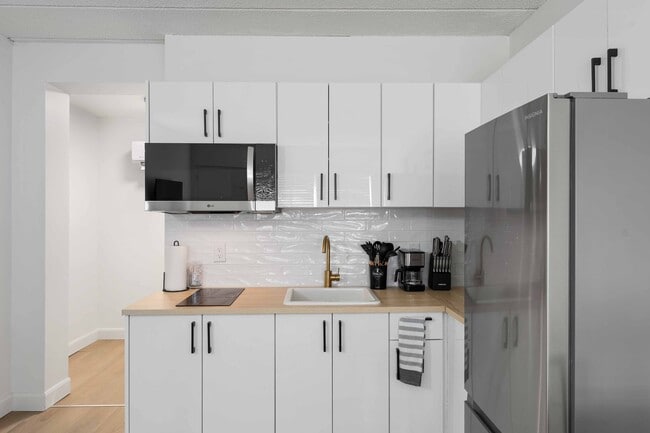 Building Photo - 7701 Lundy's Ln Unit 1