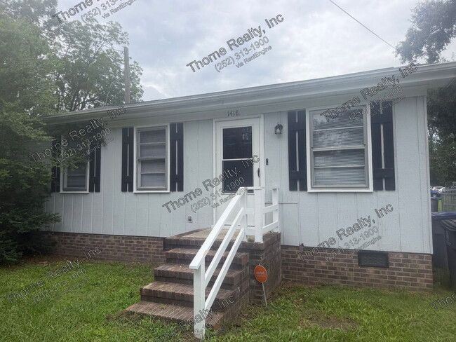 Building Photo - 1418 Davis St