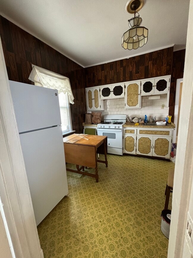 2023 Robin St Apartments Unit Downtairs Lakewood, OH