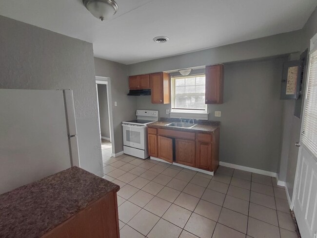 Photo - 1218 Maple Ave